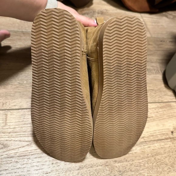 Faux Uggs - Picture 5 of 5